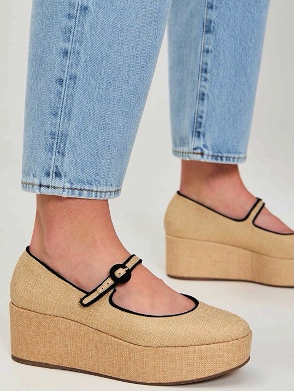 🆕{Larroudé} Blair Beige Raffia Flatforms